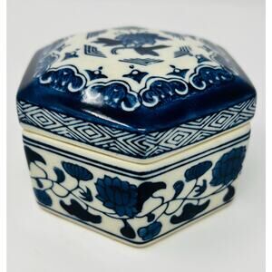 Blue & White Asian Porcelain Chinoiserie Hexagon Shaped Floral Box Vintage